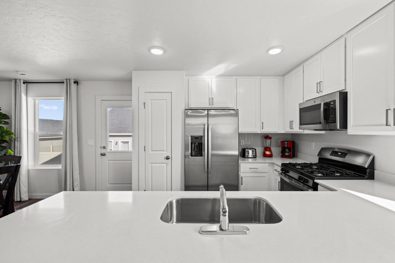 Holiday home Chic 3br Haven Near Wineries, Lowell & C Of I - Ideal For Hiking & Relaxing!