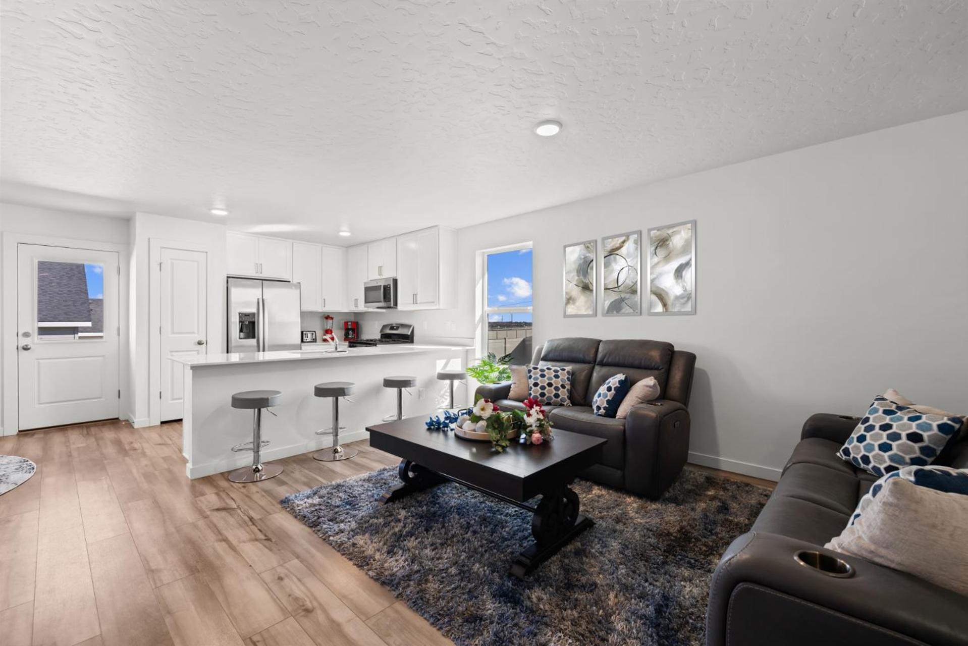 Chic 3br Haven Near Wineries, Lowell & C Of I - Ideal For Hiking & Relaxing! Holiday home *