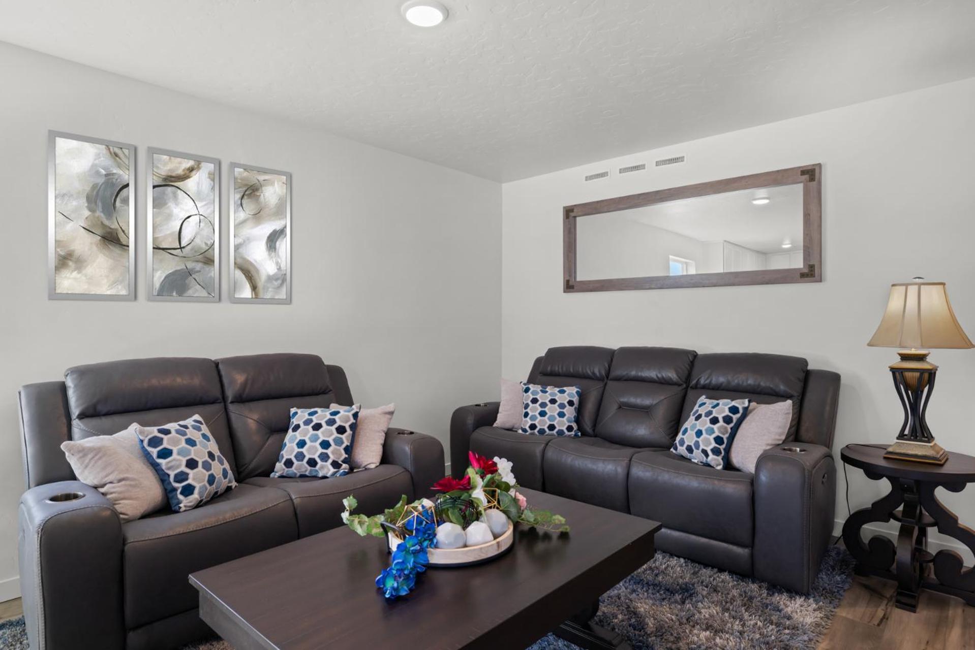Chic 3br Haven Near Wineries, Lowell & C Of I - Ideal For Hiking & Relaxing! Holiday home Caldwell